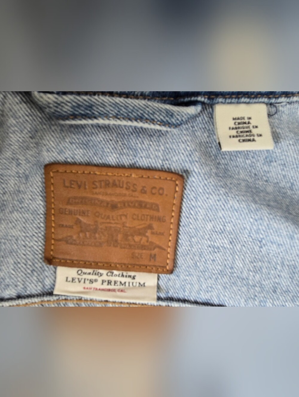 Classic Blue Denim Jacket - Men's & Women's Casual Trucker Style Size M - Picture 4 of 4